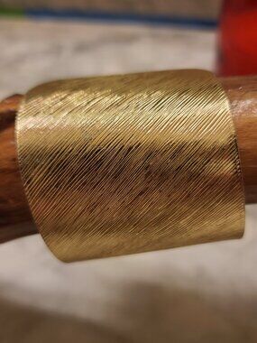 Vintage 80s Gold tone cuff bracelet 5.5 cm Boho, Disco, modernist bangle